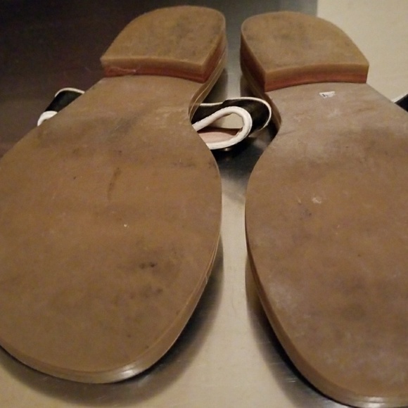 Michael Kors Toe-Ring Black Patent Sandals - Picture 3 of 3